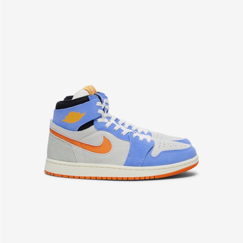Nike Blue and White Sneakers with Classic Design - Picture 6 of 7